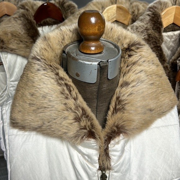 Mifresia rabbit fur vest NWT zipper front 2 pockets 2 colors ribbed sides - Picture 3 of 14